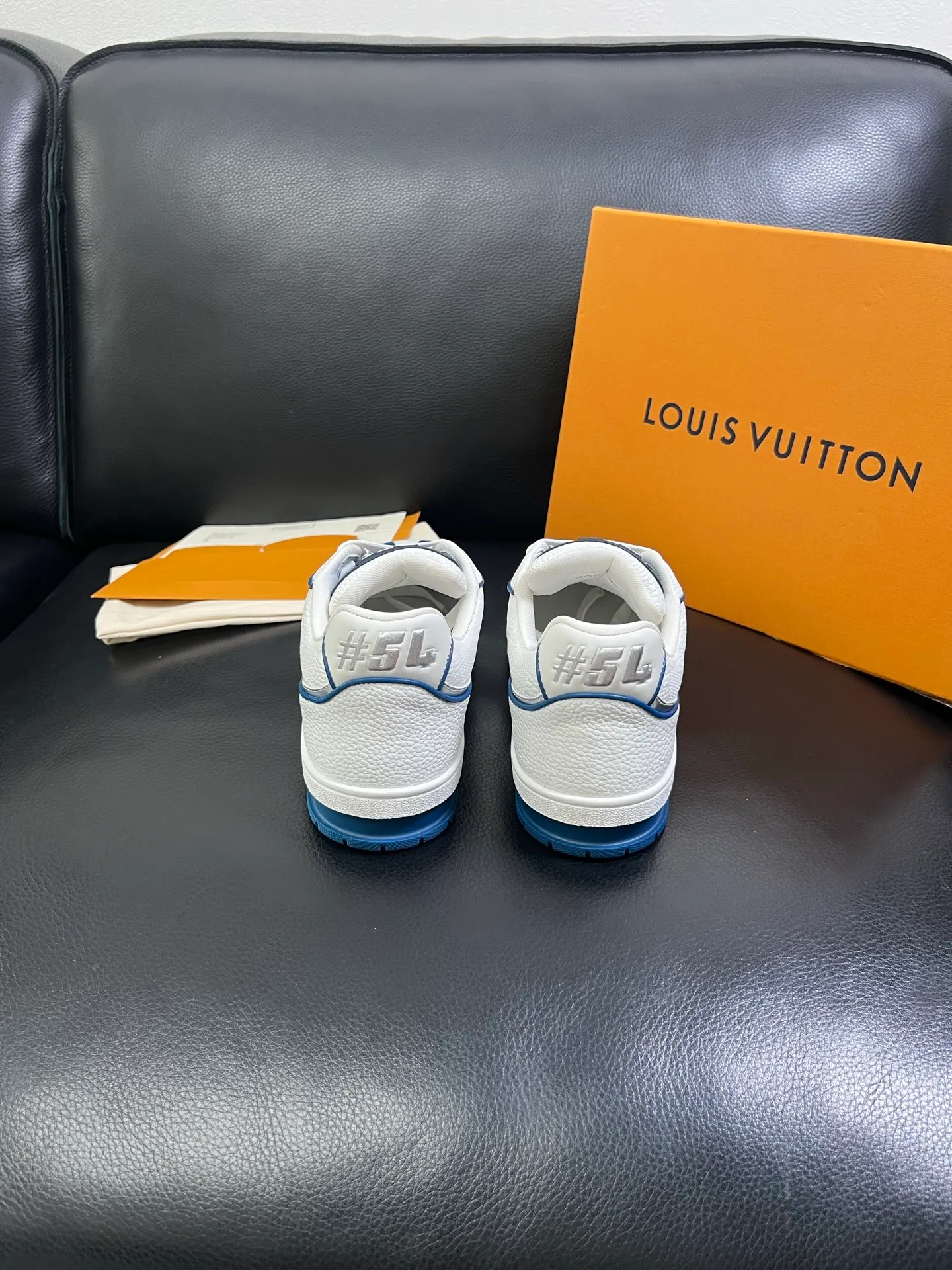 Men's shoes💰840 Lv 🔍Top purchasing agent🇮🇹 Louis Vuitton, the sports sneaker counter is synchronized, the uppers are imported from Italy, high-quality splicing colorful and complex crafts, the imported mesh padding is soft and comfortable, soles: original soles specially provided by the original factory, T men's men's shoes 💰U exclusive movable molded soles are super comfortable, original factory and single goods, 🔍🔍high quality, you can enter and leave the counter at will, welcome to compare, code number 39-44 (customized 38 45) 85878